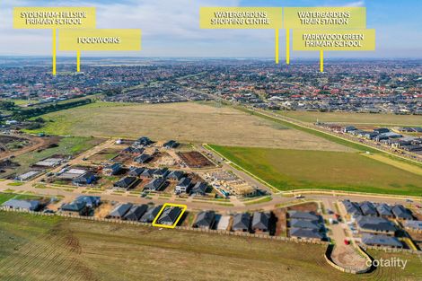 Property photo of 33 Crown Drive Fraser Rise VIC 3336