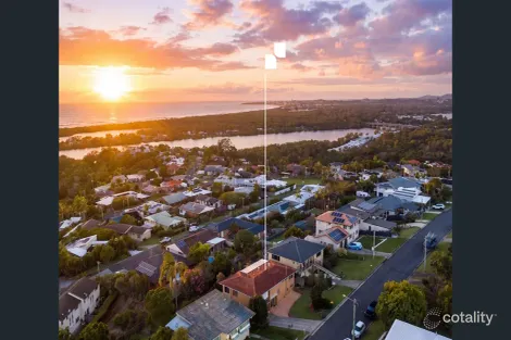 22 Walter Cres, Banora Point, NSW 2486
