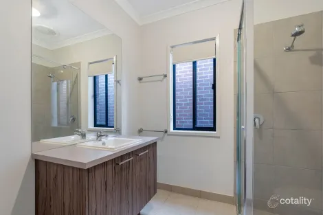 Property photo of 35 Inkerman Crescent Mickleham VIC 3064