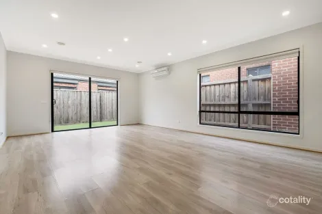 Property photo of 35 Inkerman Crescent Mickleham VIC 3064