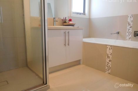 Property photo of 13 Uddin Lane Hampton Park VIC 3976