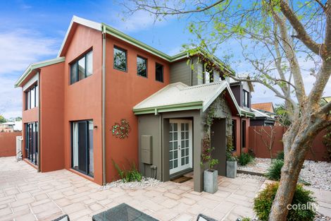 Property photo of 2/7 Fogerthorpe Crescent Maylands WA 6051