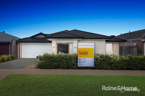 Property photo of 7 Forton Crescent Cranbourne West VIC 3977