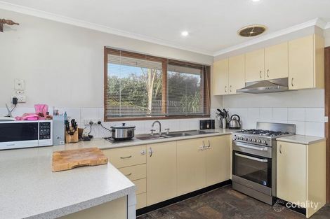 Property photo of 36 Broderick Road Carrum Downs VIC 3201