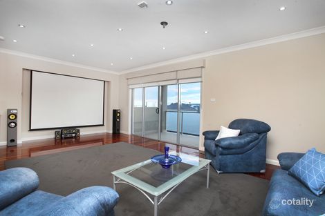 Property photo of 13 Boathouse Drive Caroline Springs VIC 3023