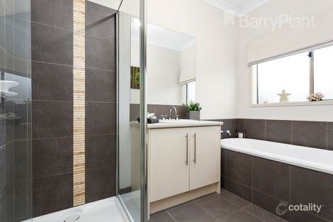 Property photo of 5 Dover Court Craigieburn VIC 3064