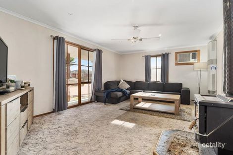 Property photo of 36 Broderick Road Carrum Downs VIC 3201