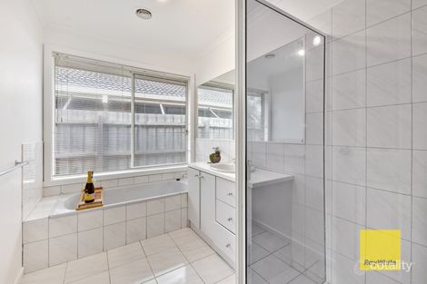 Property photo of 9 Ovington Place Altona Meadows VIC 3028