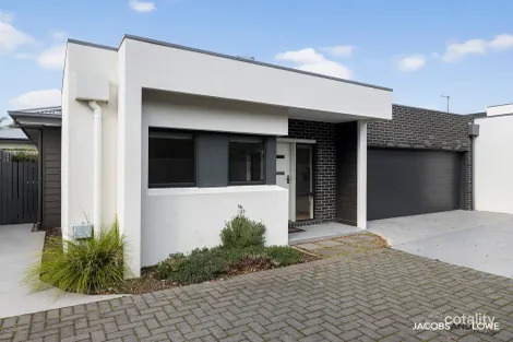 4 Bayland Pl, Mount Martha, VIC 3934