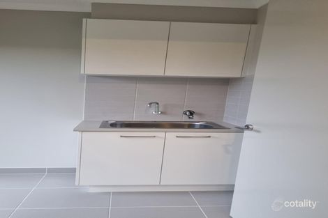 Property photo of 40 Shearjoy Loop Clyde North VIC 3978