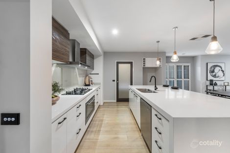 Property photo of 12 Springlands Crescent Fraser Rise VIC 3336
