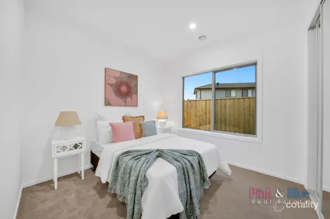 Property photo of 7 Desailly Parade Rockbank VIC 3335