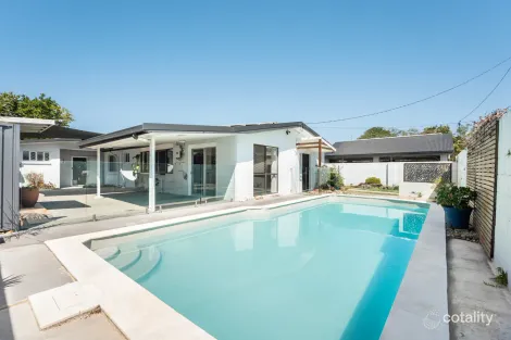 6 Kalimna Dr, Broadbeach Waters, QLD 4218