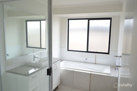 Property photo of 2 Thornton Street Emerald QLD 4720