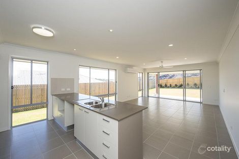 Property photo of 11 Greengard Place Kirkwood QLD 4680