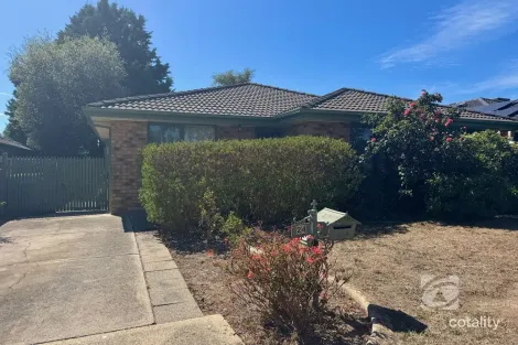 Property photo of 24 Hillview Rise Hampton Park VIC 3976