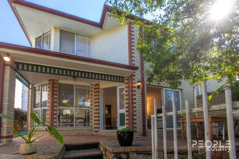 Property photo of 2/72 Henderson Street Camp Hill QLD 4152