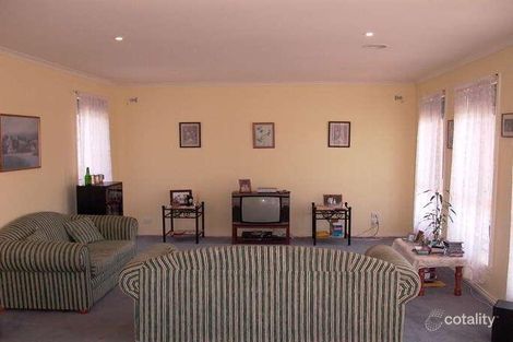 Property photo of 7 Cooks Way Taylors Hill VIC 3037