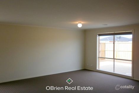 Property photo of 10 Snowdonia Road Cranbourne North VIC 3977