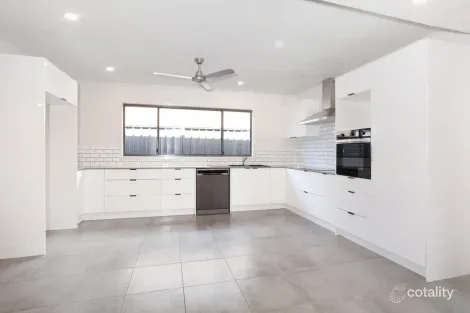 Property photo of 3 River Oak Drive Helensvale QLD 4212