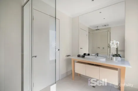 Property photo of 24 Amaryn Court Springvale VIC 3171