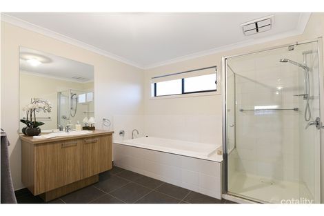 Property photo of 8 Calibre Circuit Clyde North VIC 3978
