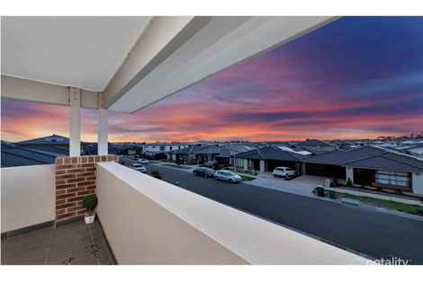 Property photo of 8 Calibre Circuit Clyde North VIC 3978