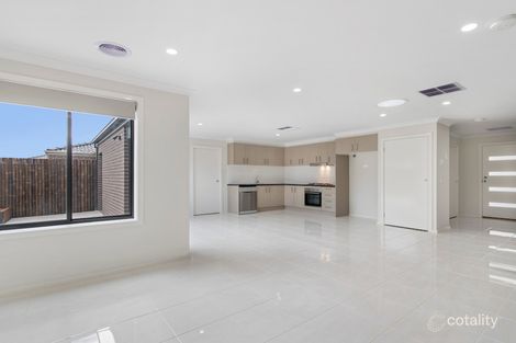 Property photo of 2 Maryann Way Tarneit VIC 3029