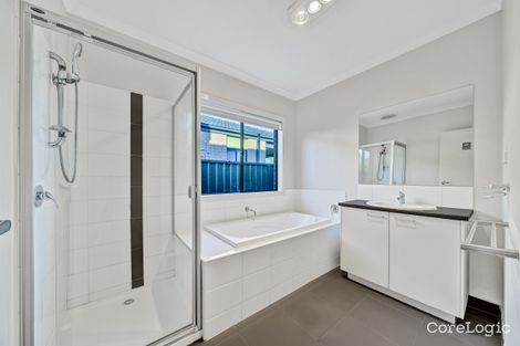 Property photo of 11 Abrus Circuit Cranbourne North VIC 3977