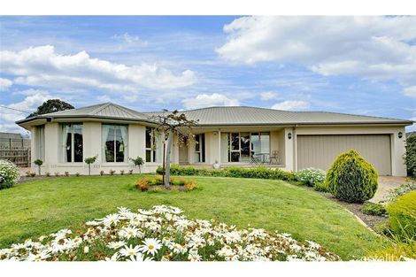 25 Bemboka Rd, Warranwood, VIC 3134