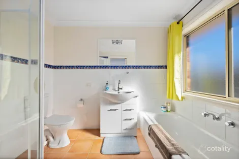 Property photo of 8 Binaburra Place Karabar NSW 2620