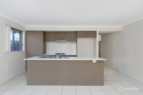 Property photo of 40 Waratah Crescent Springfield Lakes QLD 4300