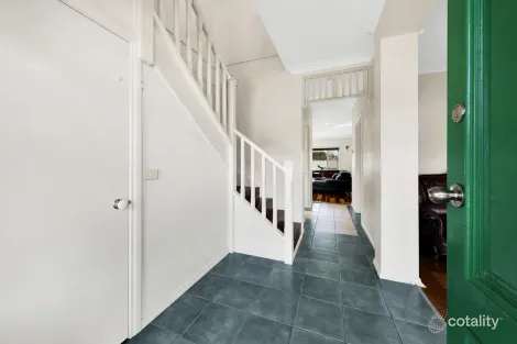 Property photo of 5 Mulberry Pass Craigieburn VIC 3064