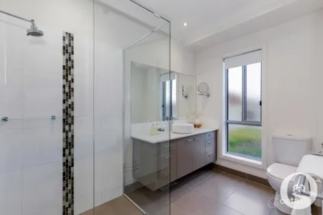 Property photo of 18 Bronwyn Court Spring Gully VIC 3550