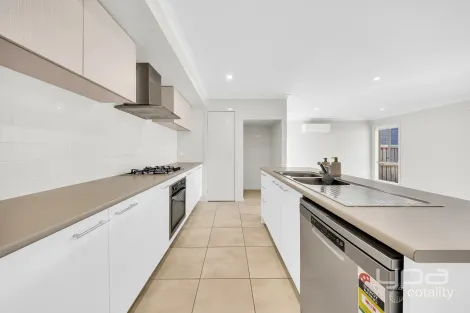 Property photo of 4 Radisson Crescent Werribee VIC 3030