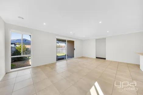 Property photo of 4 Radisson Crescent Werribee VIC 3030