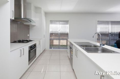 Property photo of 1 Botany Drive Carrum Downs VIC 3201