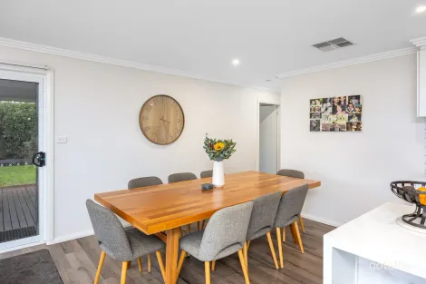 Property photo of 12 Flack Crescent Boorooma NSW 2650