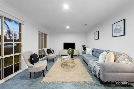 Property photo of 28 Boyden Square Roxburgh Park VIC 3064