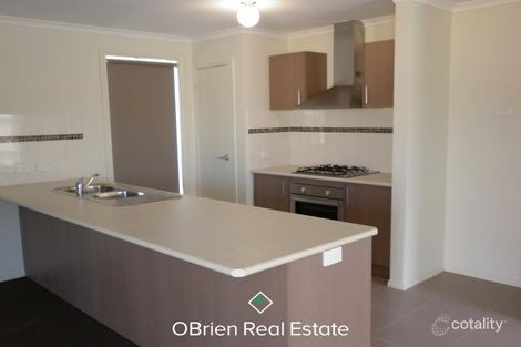 Property photo of 10 Snowdonia Road Cranbourne North VIC 3977