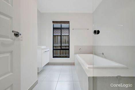 Property photo of 4 Avonbury Circuit Cranbourne West VIC 3977