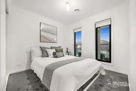 Property photo of 30 Clear Drive Tarneit VIC 3029