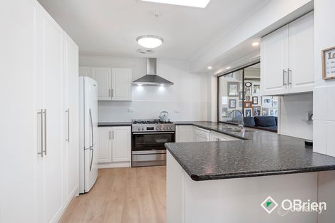 Property photo of 24 Dunsterville Crescent Frankston VIC 3199