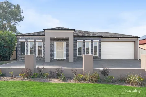 Property photo of 15 Redcliffs Crescent Roxburgh Park VIC 3064