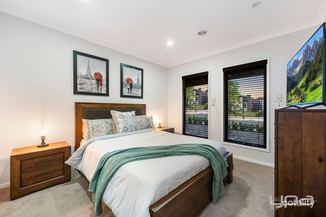 Property photo of 23 Moore Drive Fraser Rise VIC 3336