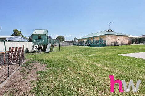 Property photo of 27 Greenfields Drive Moriac VIC 3240