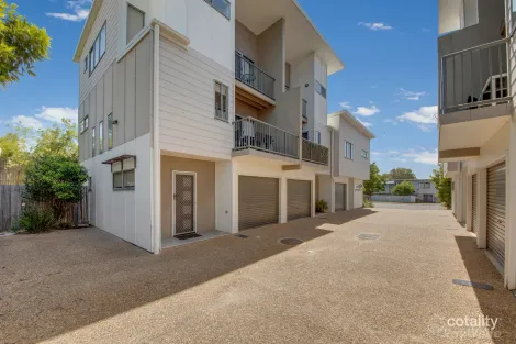 4/4 Rossella St, West Gladstone, QLD 4680