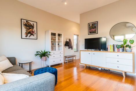 Property photo of 2/30 Thackeray Road Reservoir VIC 3073