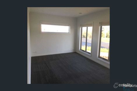Property photo of 52 Mirrabucca Promenade South Morang VIC 3752