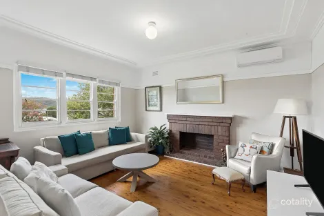 Property photo of 76 Albany Street Point Frederick NSW 2250